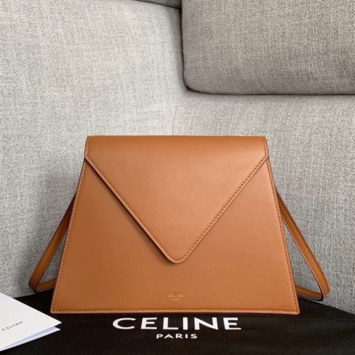 celine pochette triangle